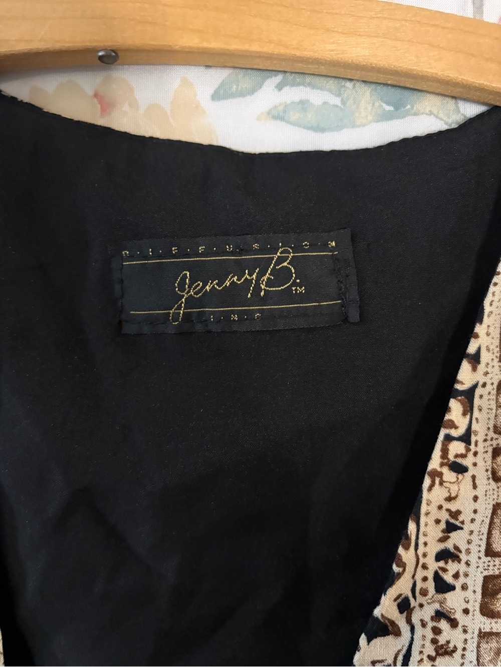 Vintage Black & Beige Patterned Vest - Picture 4 of 7